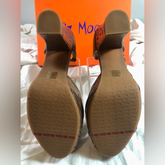 Miz Mooz brown Fargo Heels, size 8 - Picture 7 of 10